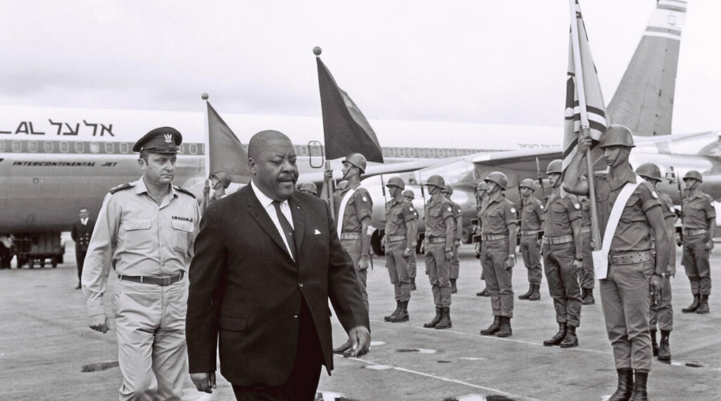 State reception for Lesotho Prime Minister Leabua Jonathan, Lod Airport, October 31, 1968 (Photo: Moshe Milner, GPO)