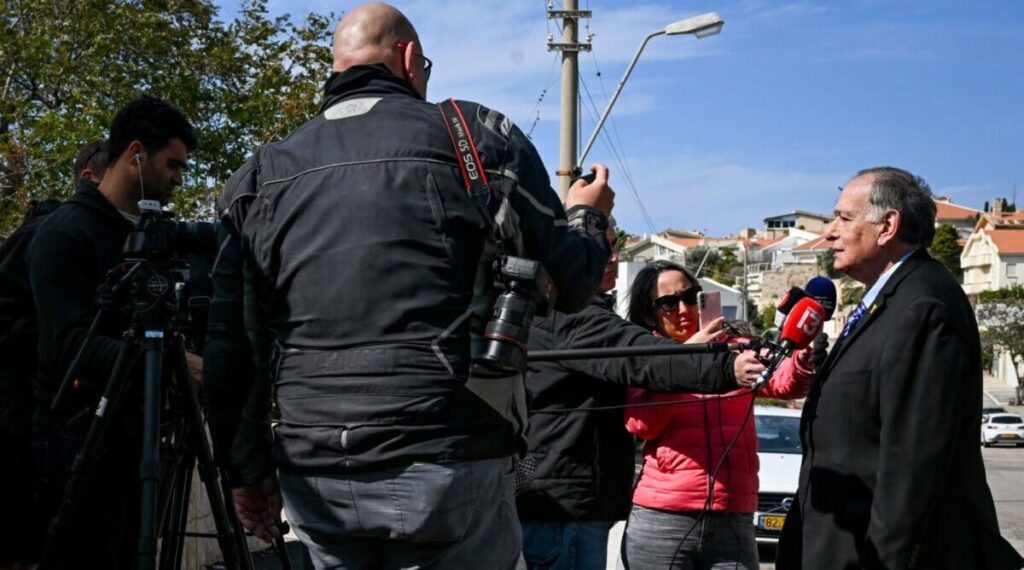 Haifa Mayoral candidate Yona Yahav speaks to the media outside his home in Haifa, a day after the Municipal Elections, on February 28, 2024. Photo by Flash90