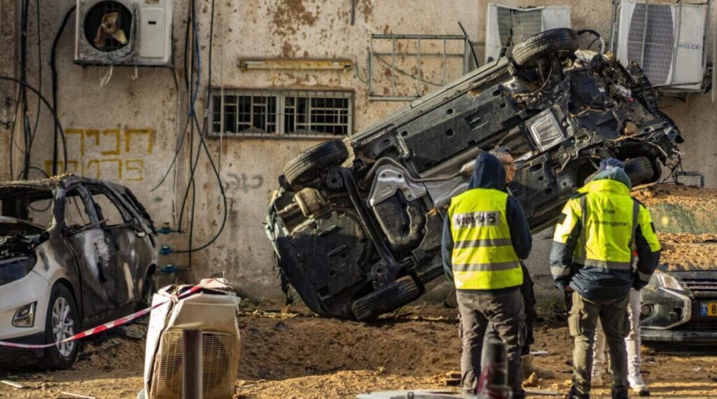 Israeli srcurity and rescue forces inspect the damage at the scene where a missile fired from Iran toward Israel caused damage in Holon, central Israel, March 15, 2026. Photo by Flash90