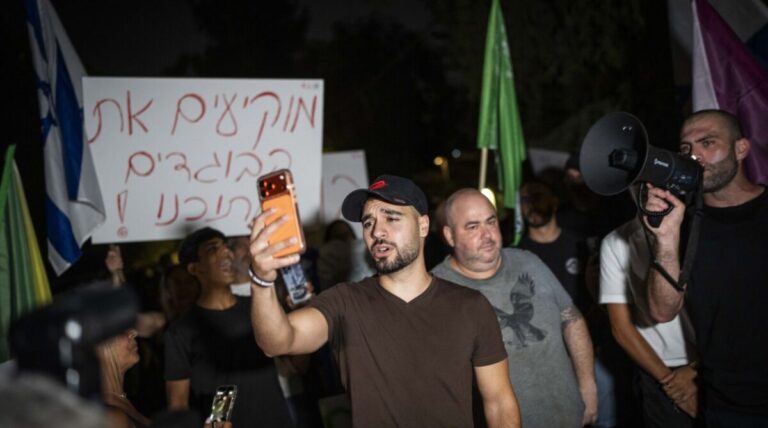 Right-wing activists protest against filmmaker Rachel Szor and her film “Naza” outside her parents’ home in Savyon, central Israel, on September 16, 2026. (Photo by Erik Marmor/Flash90)