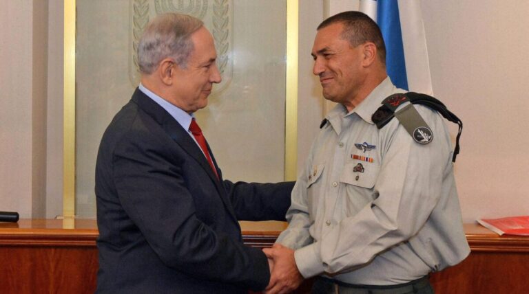 Israeli Prime Minister Benjamin Netanyahu seen with outgoing military secretary to the PM, Mayor General Eyal Zamir, at the PM's office in jerusalem on September 08, 2015. photo by Haim Zach / GPO